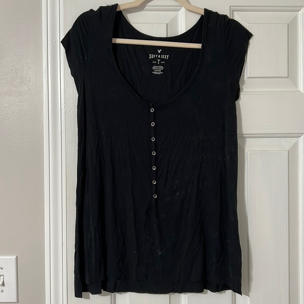 Black short sleeve tee